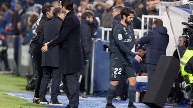 El tenso no saludo entre Solari e Isco