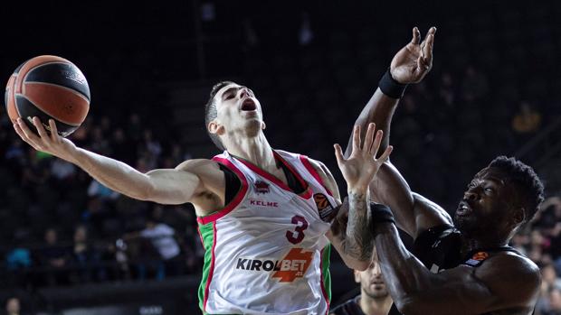 Un gris Baskonia tropieza ante el Darussafaka