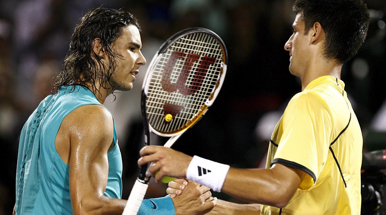 Rafa Nadal y Novak Djokovic, durante un partido en 2007