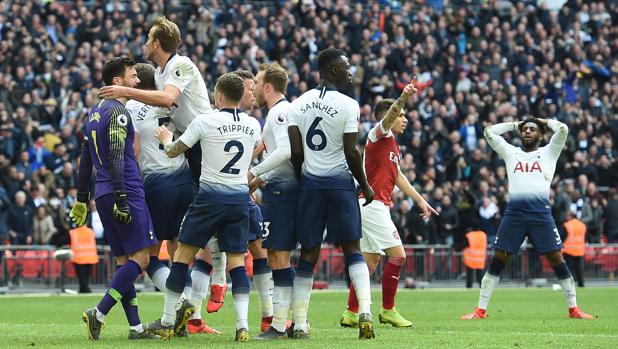 Kane y Lloris rescatan un punto para los Spurs