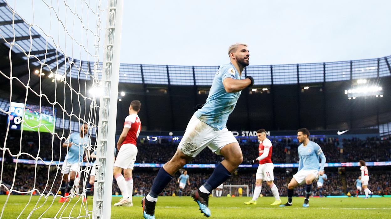 Agüero somete al Arsenal