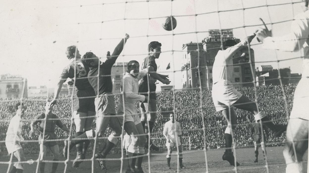 Partido entre el Real Madrid y el Barcelona jugado en 1962