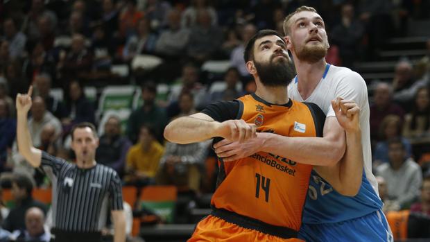 El Obradoiro gana en La Fonteta tras un gran último cuarto