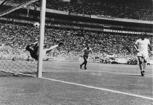 Muere Gordon Banks, el autor de «la parada del siglo» a Pelé