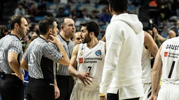 La ACB retira la licencia a Reyes y Campazzo