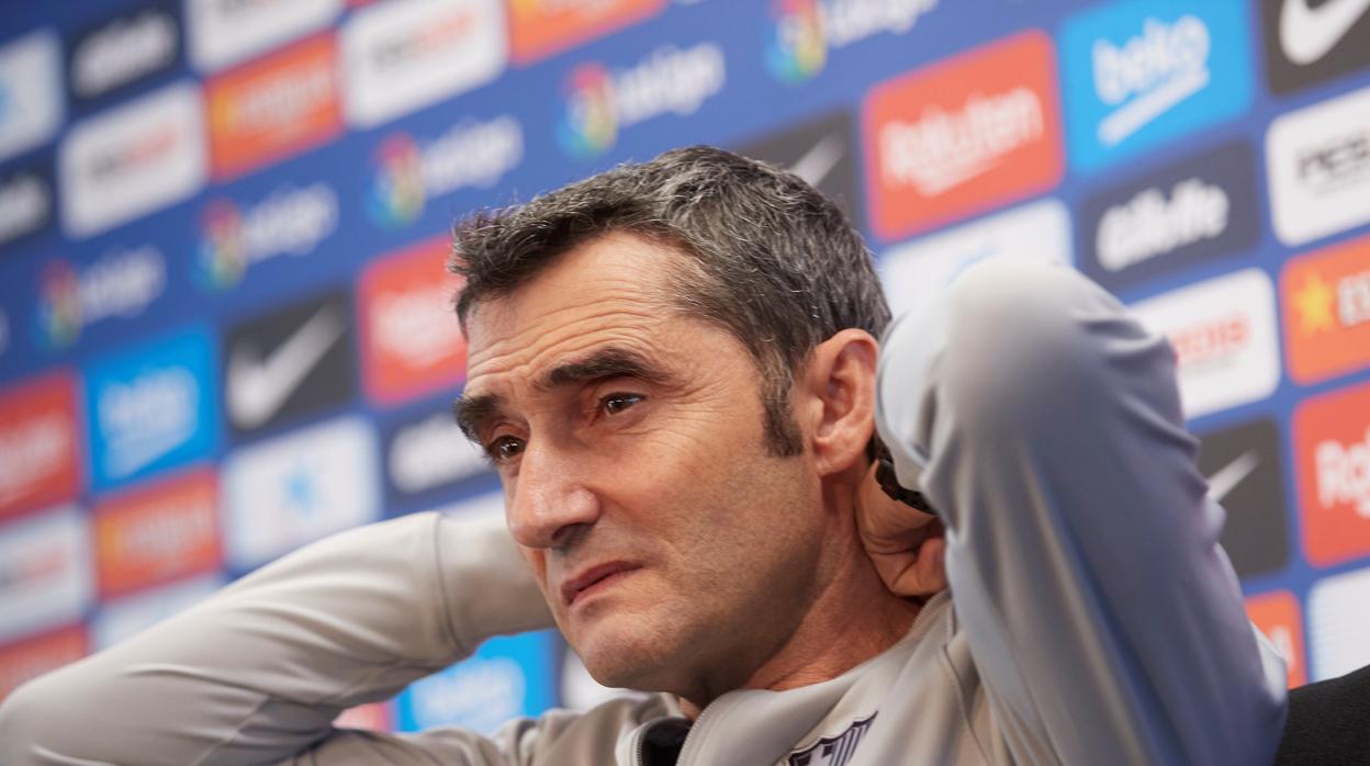 Valverde, reflexivo, durante la rueda de prensa