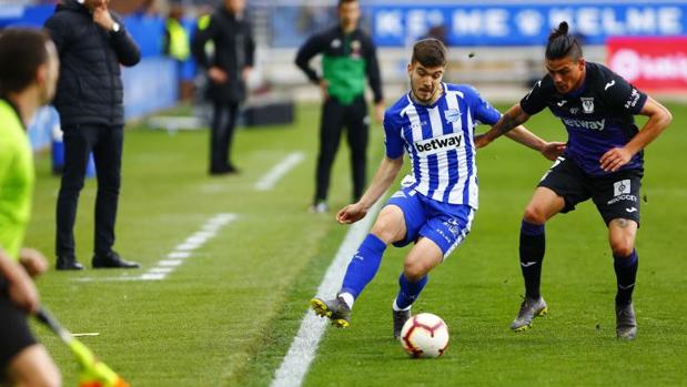 Jonathan Silva hiela Mendizorroza con un golazo en la prolongación