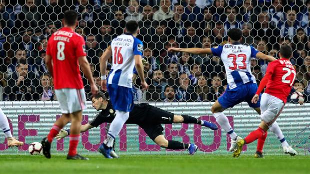 Golpe de mano del Benfica en casa del Oporto