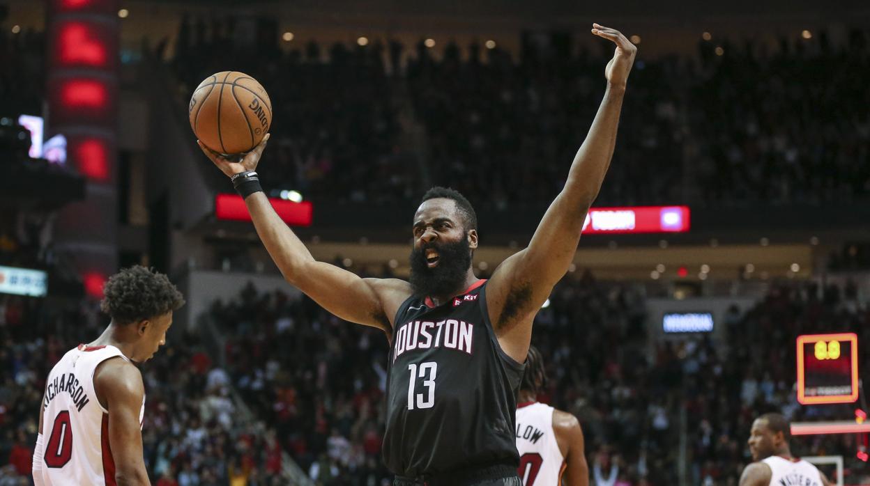 Harden amenaza el dominio anotador de Jordan