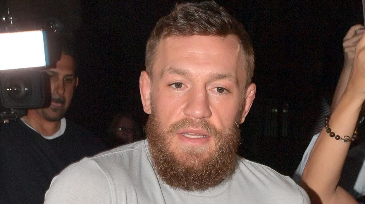 El luchador Conor McGregor sale de prisión tras pagar la fianza