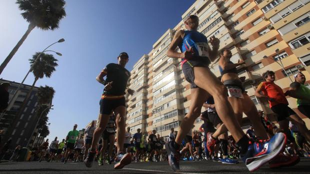 Luis Figueroa García-Cubillana es el campeón de la XXXIII Media Maratón Bahía de Cádiz