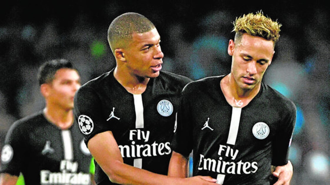 Mbappé y Neymar, durante el partido de la fase de grupos de la Champions en Nápoles