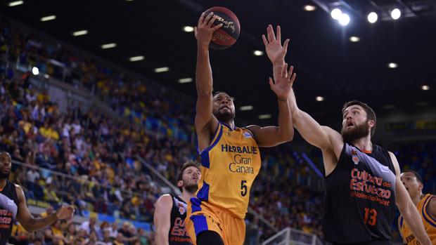 Triunfo de prestigio del Gran Canaria ante el Valencia Basket