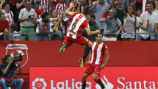 Stuani celebra ante el Atlético en 2017 el primer gol del Girona en Primera
