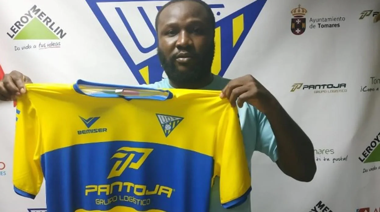 Kabiru Akinsola, nuevo jugador del conjunto sevillano de la UD Tomares