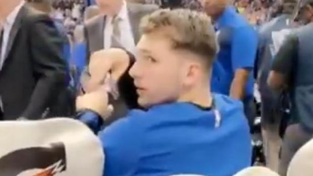 La canasta desde el asiento de Luka Doncic: «¿Lo tienes?»