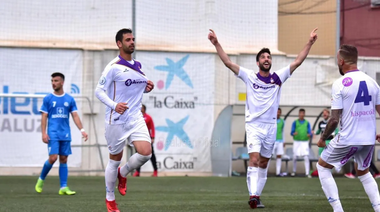 Los jugadores del REal Jaén celebran un gol