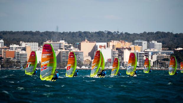 Pastor y Manchón suben a la décima posición en el Campeonato de Europa de RS:X