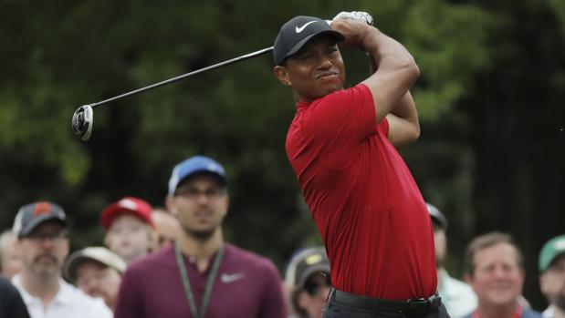 Así fue el golpe ganador que le dio la quinta chaqueta verde a Tiger Woods