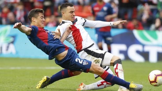 El Rayo intentará que Raúl de Tomás pueda jugar contra el Real Madrid