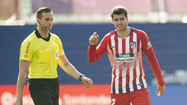 Alberola Rojas, a la «nevera» por su colleja a Morata en el Eibar-Atlético