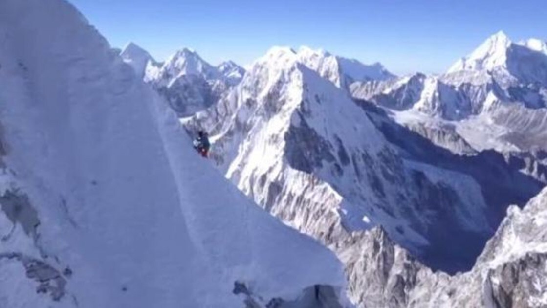 El alpinista David Lama, en el Himalaya
