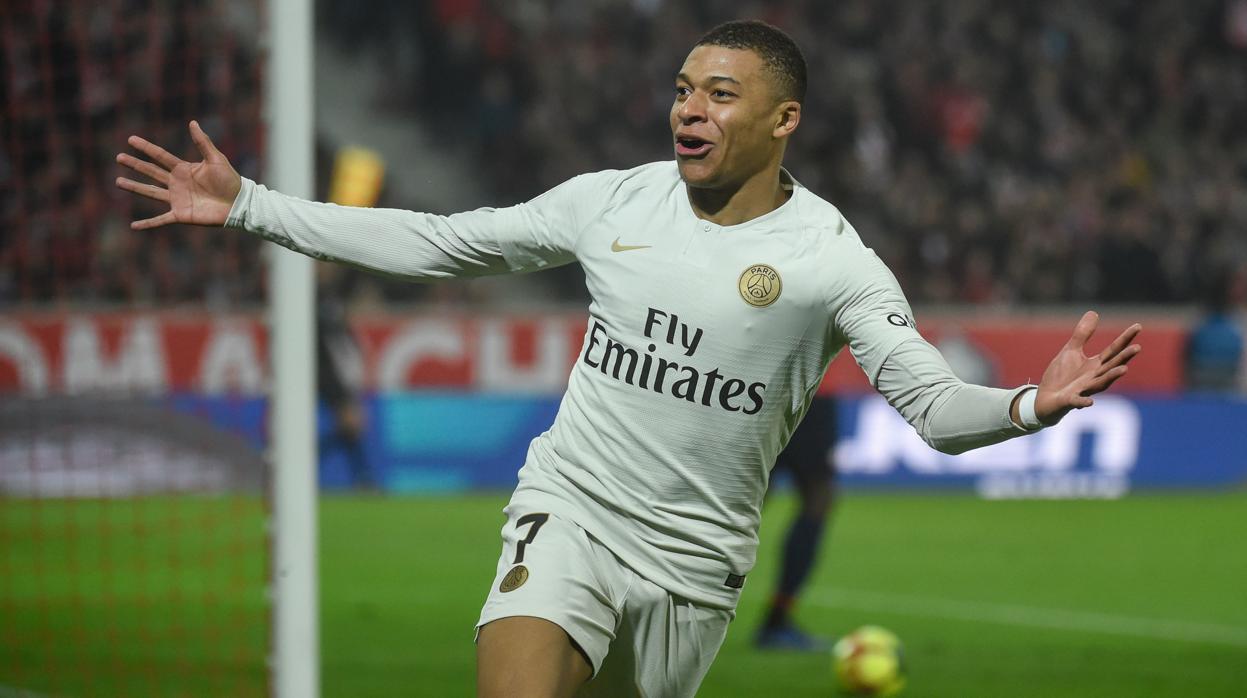 Mbappé celebra un gol con el PSG