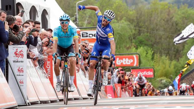 Alaphilippe consuma la sucesión en la Flecha Valona