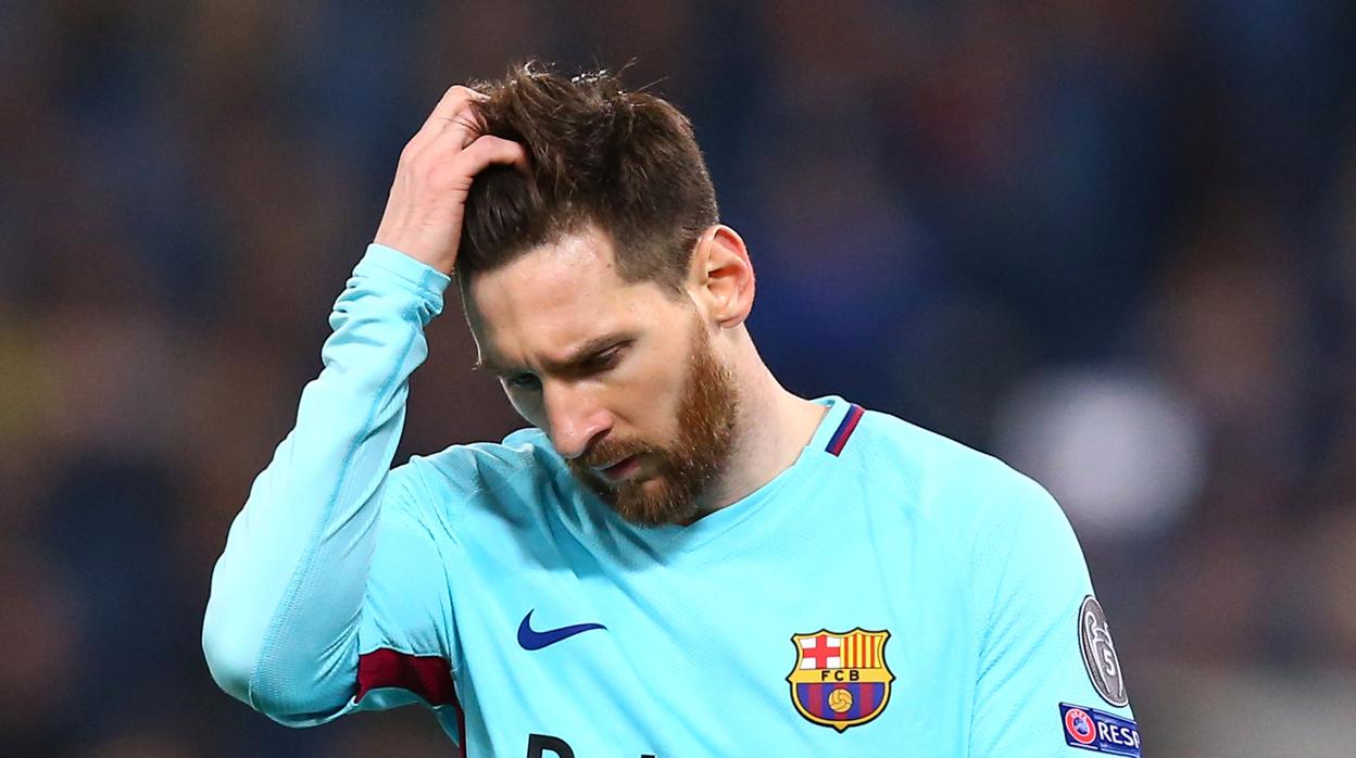Leo Messi se lamenta tras caer eliminado el Barcelona el año pasado en Roma