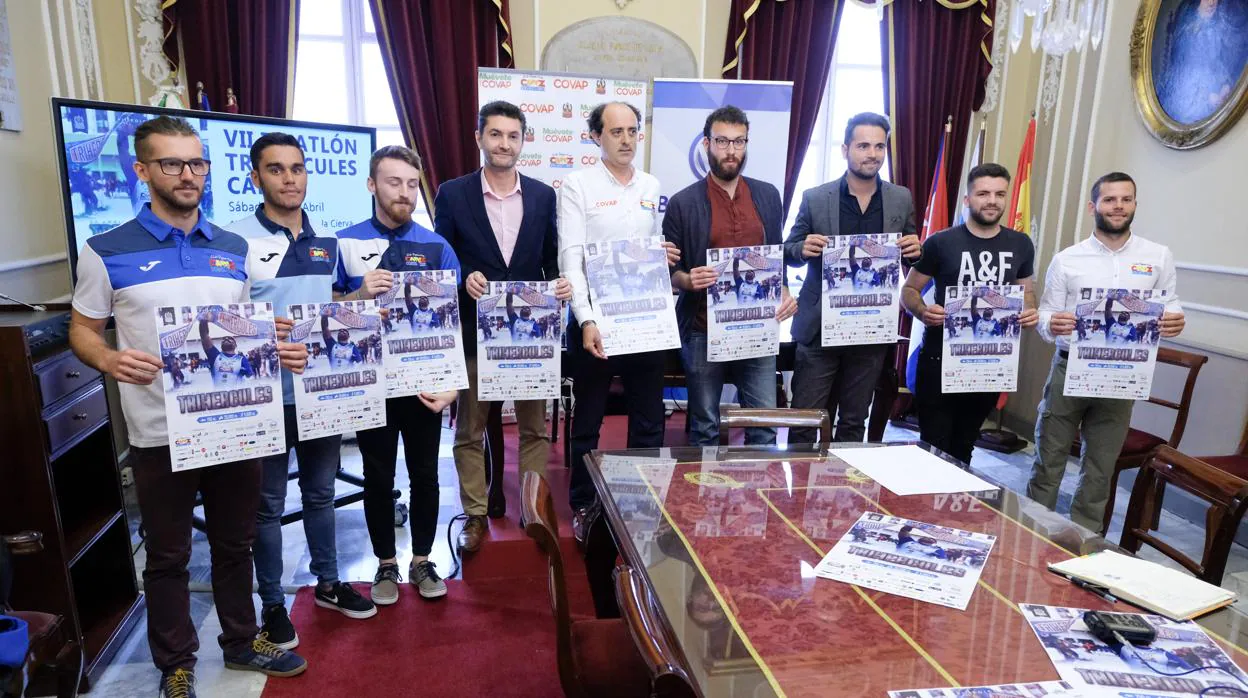 La presentación de la séptima edición del TriHércules Cádiz se celebró en el Ayuntamiento de la ciudad.