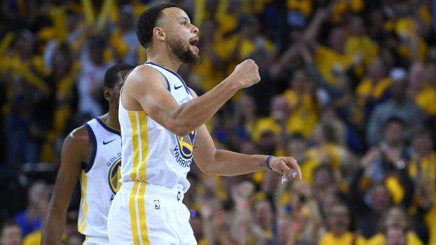 Un triple monumental de Stephen Curry sentencia a los Rockets