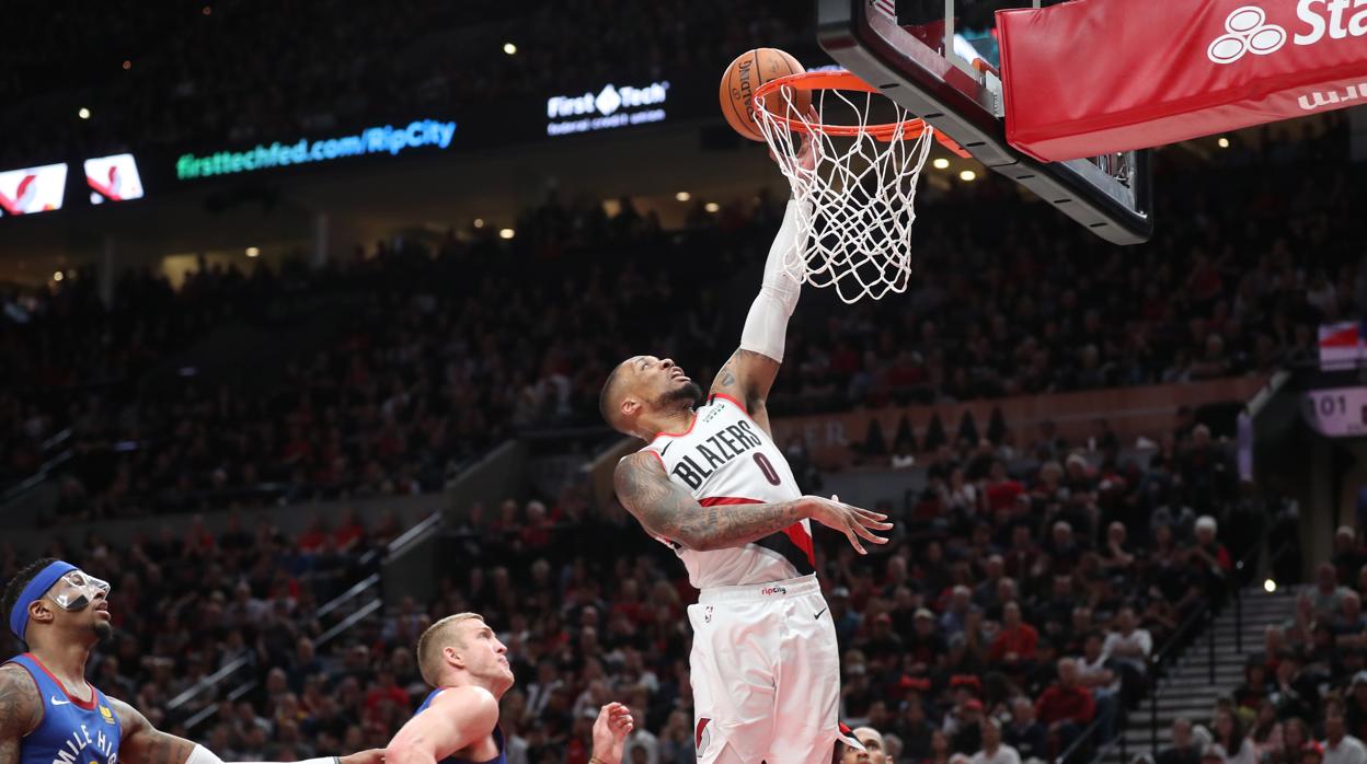 Lillard hace una bandeja en el partido ante los Nuggets