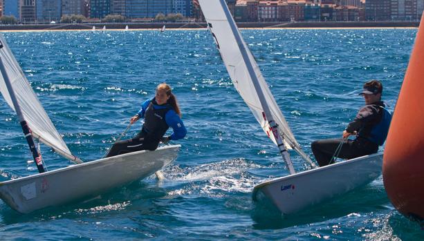 Jacobo Fernández en Laser 4,7, Gonzalo Jaudenes en Optimist y Jorge Sevillano en Optimist A, campeones de Asturias