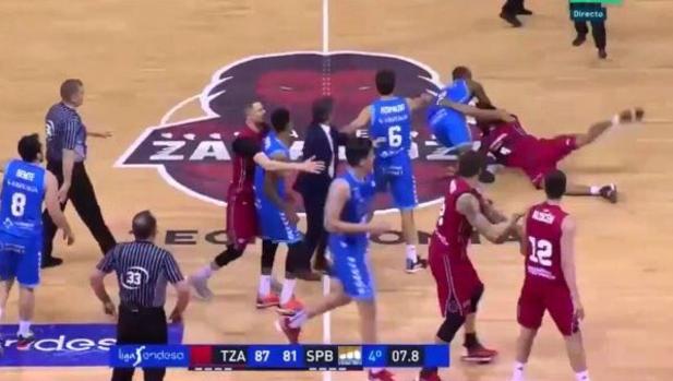 El Zaragoza-Burgos acabó a tortas