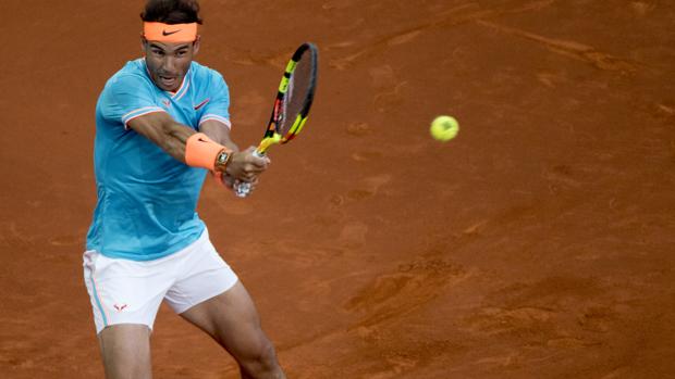 Nadal abusa de Wawrinka y llega a semifinales