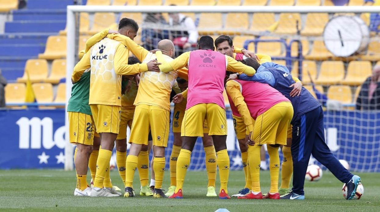 Los jugadores de la AD Alcorcón antes de un partido