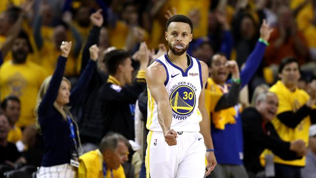 Los triples de Curry adelantan a los Warriors en la final del Oeste