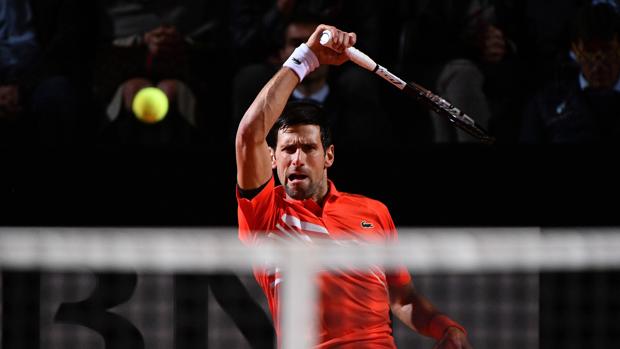 Djokovic gana una batalla ante Schwartzman y se cita con Nadal en la final