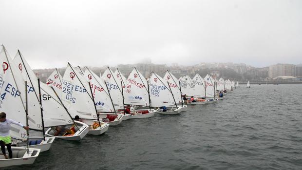 Duro fin de semana para los jóvenes regatistas en el Campeonato de Vizcaya