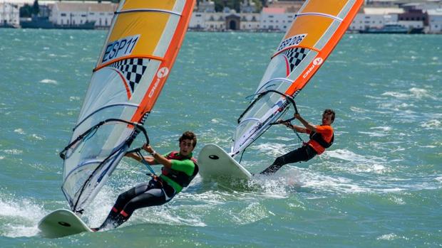 Terry, Sánchez, Cueto y Lamadrid, campeones de Andalucía de Windsurf