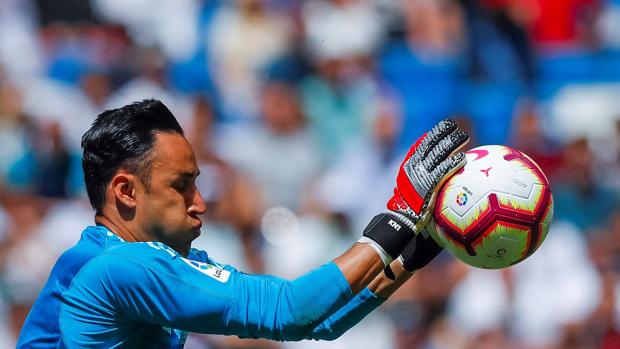 Keylor se despide de rodillas ante el calor del público