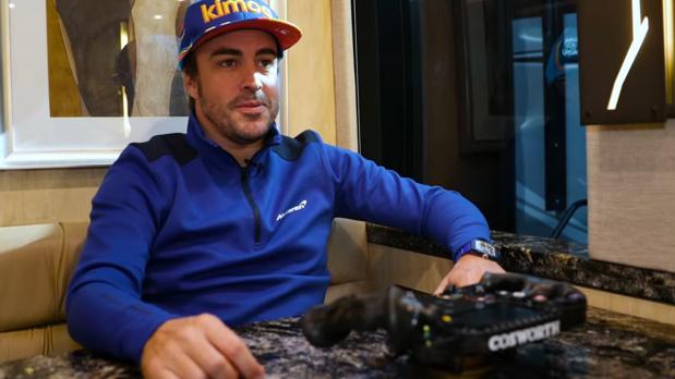 Alonso, sobre su accidente en Indianápolis: «Golpeé con las piernas el volante y lo rompí»