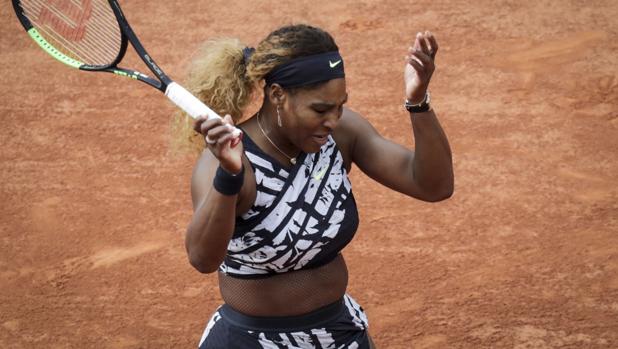 Serena Williams y otro llamativo uniforme en Roland Garros