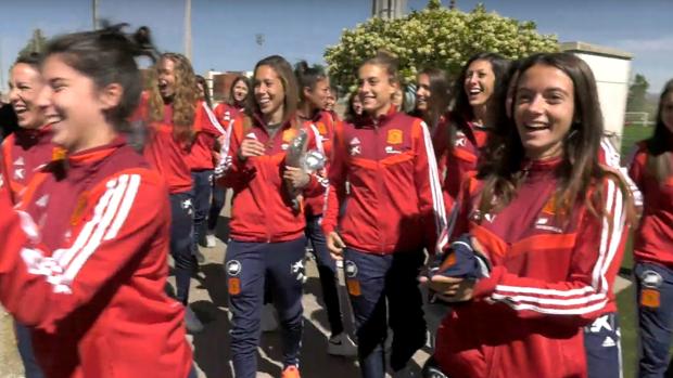 Así fue la reacción de la selección femenina ante un regalo sorpresa