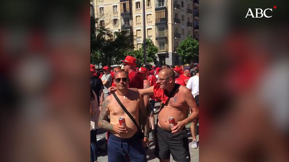 Ambiente festivo en la fanzone del Liverpool