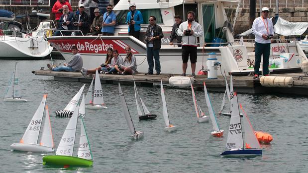 Carlos Gutiérrez del Club Madrid Vela RC nuevo Campeón de España de Micro Magic