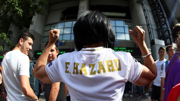 La afición pide a Mbappé en el día grande de Hazard