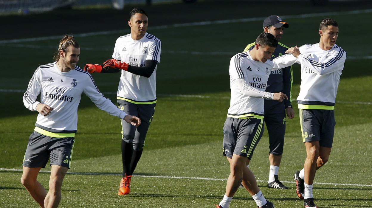 Bale, Navas y James, durante un entrenamiento de la temporada 2015-2016