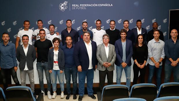 Raúl, Xavi, Valdés y Xabi Alonso, listos para entrenar