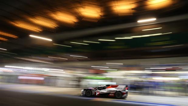 Alonso visualiza el triunfo del Toyota 7 en Le Mans